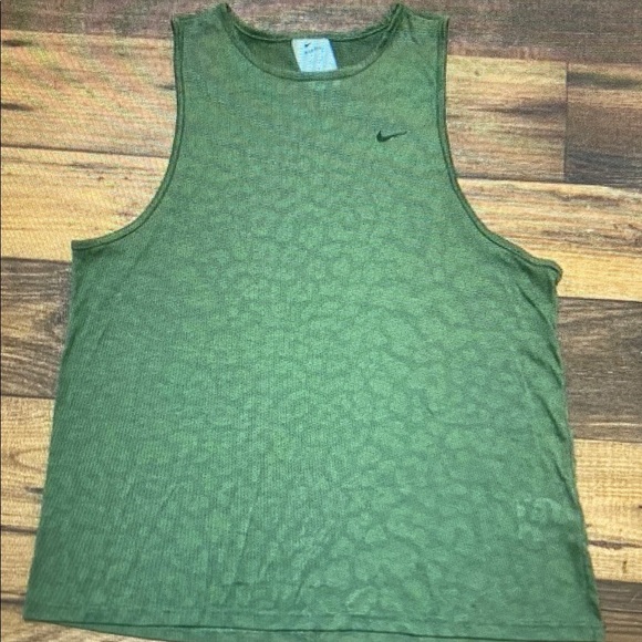 Nike Pro Tank Top Military Camo Green Women’s Size M Activewear Training Gym - Picture 1 of 1